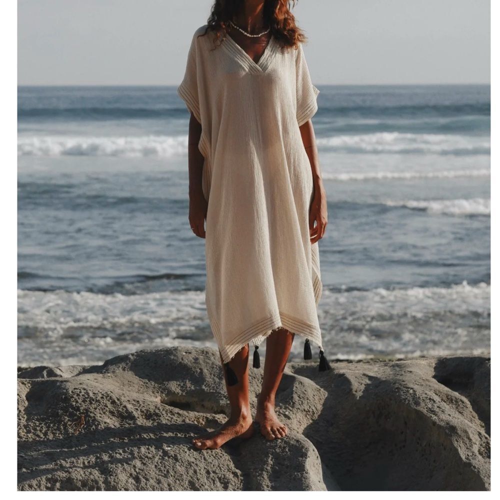 The Handloom Los Angeles Cotton White  Kimono with tassels